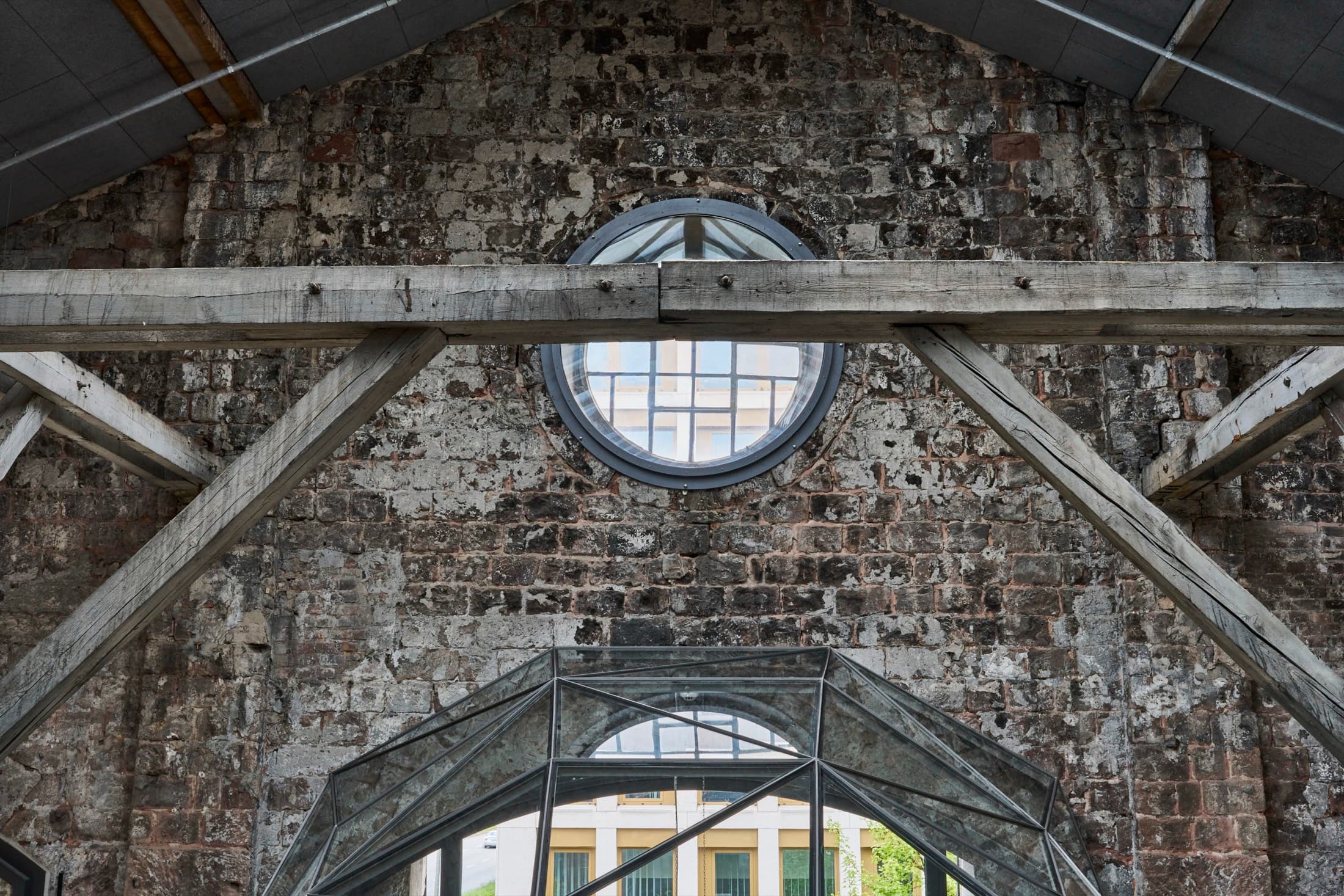Backsteingiebel der historischen Halle