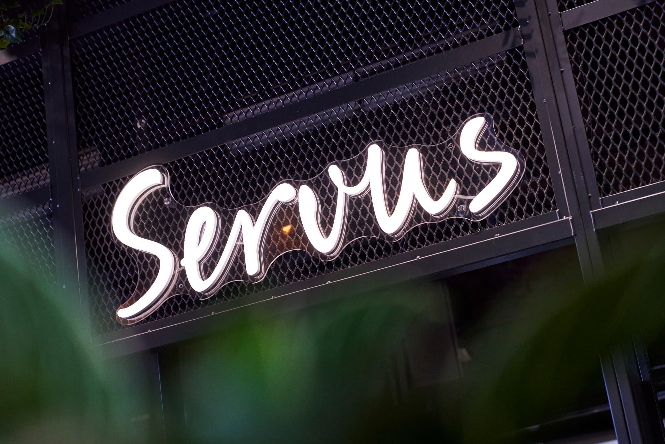 Servus-Leuchtschrift